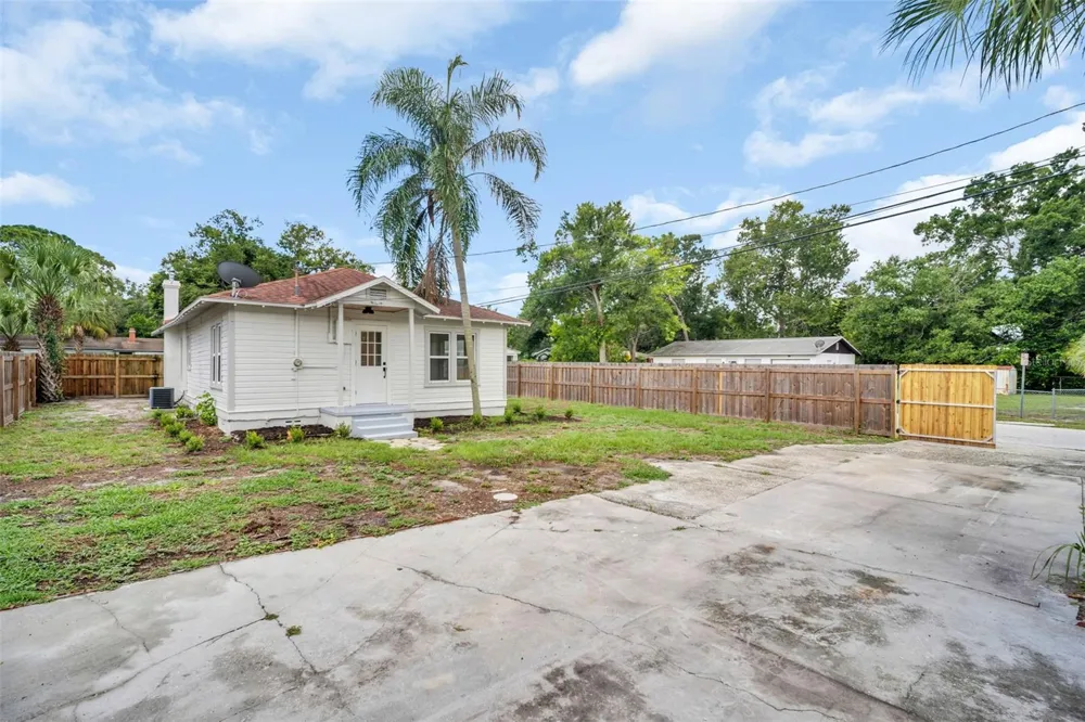 5355 2ND AVENUE S St Petersburg, FL 33707