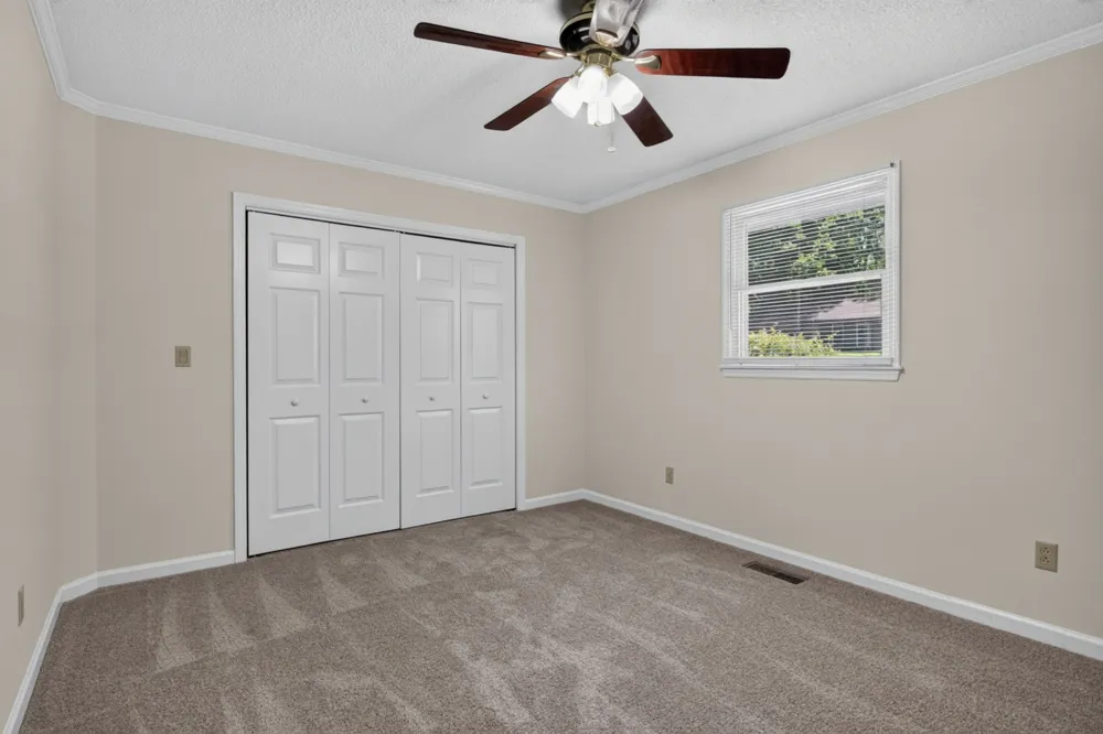 245 Lakeview Dr Crossville, TN 38558