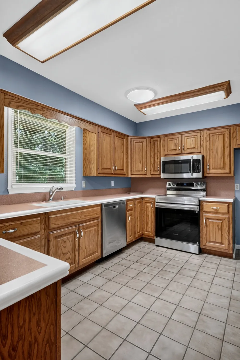 245 Lakeview Dr Crossville, TN 38558