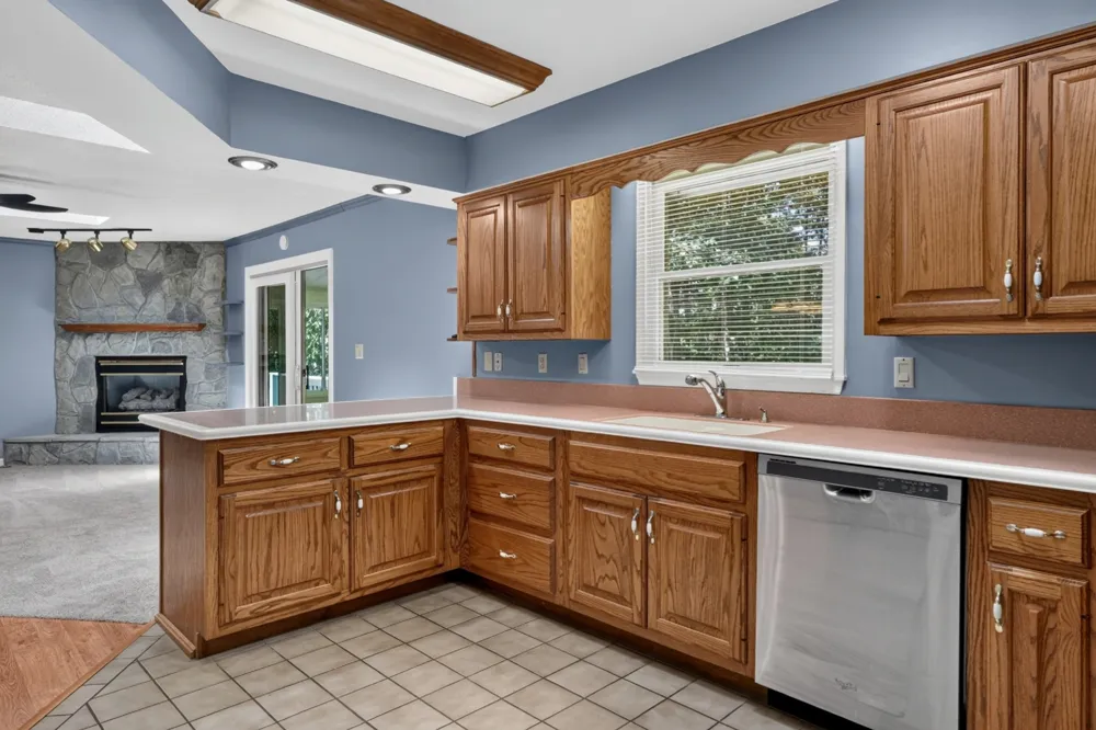 245 Lakeview Dr Crossville, TN 38558