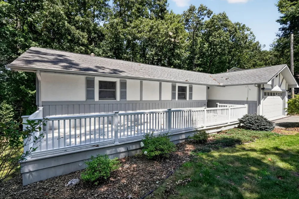 245 Lakeview Dr Crossville, TN 38558