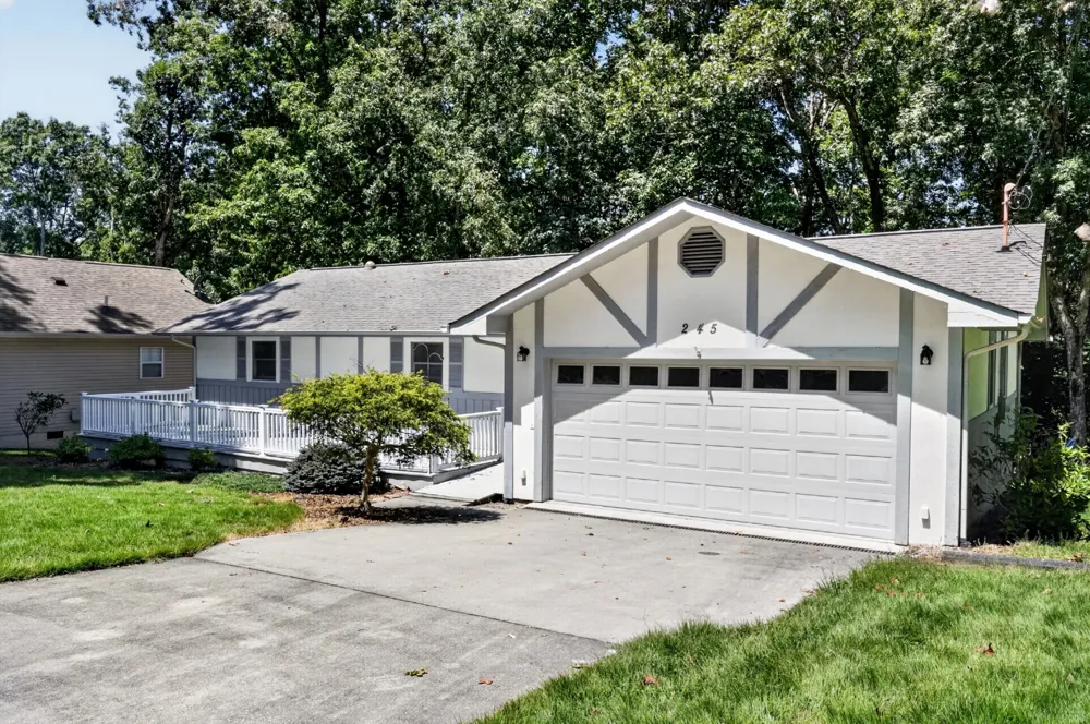 245 Lakeview Dr Crossville, TN 38558
