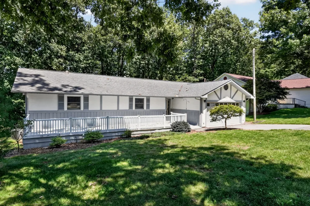 245 Lakeview Dr Crossville, TN 38558