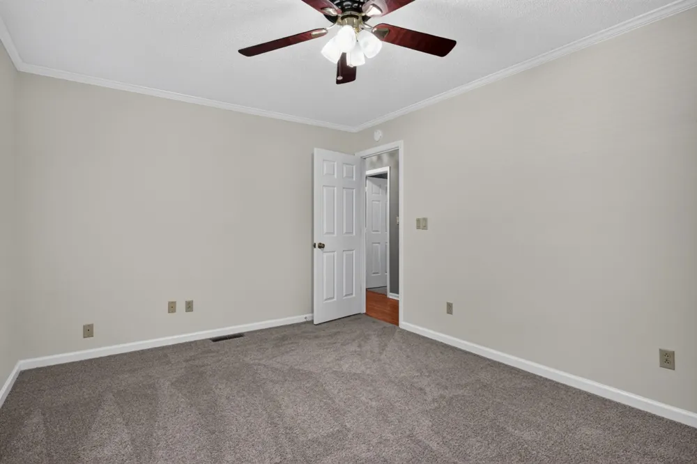 245 Lakeview Dr Crossville, TN 38558