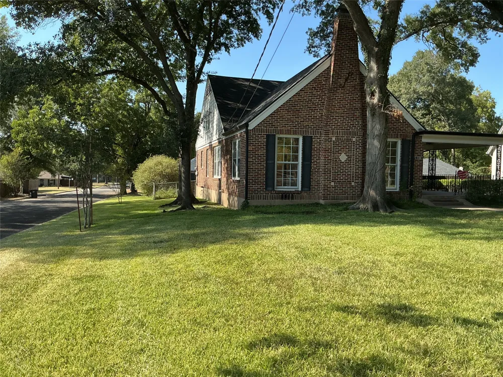 1720 Sycamore Avenue Corsicana, TX 75110