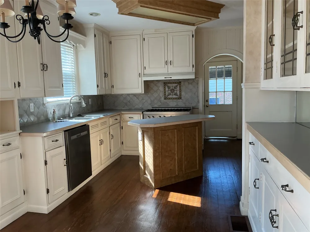 1720 Sycamore Avenue Corsicana, TX 75110