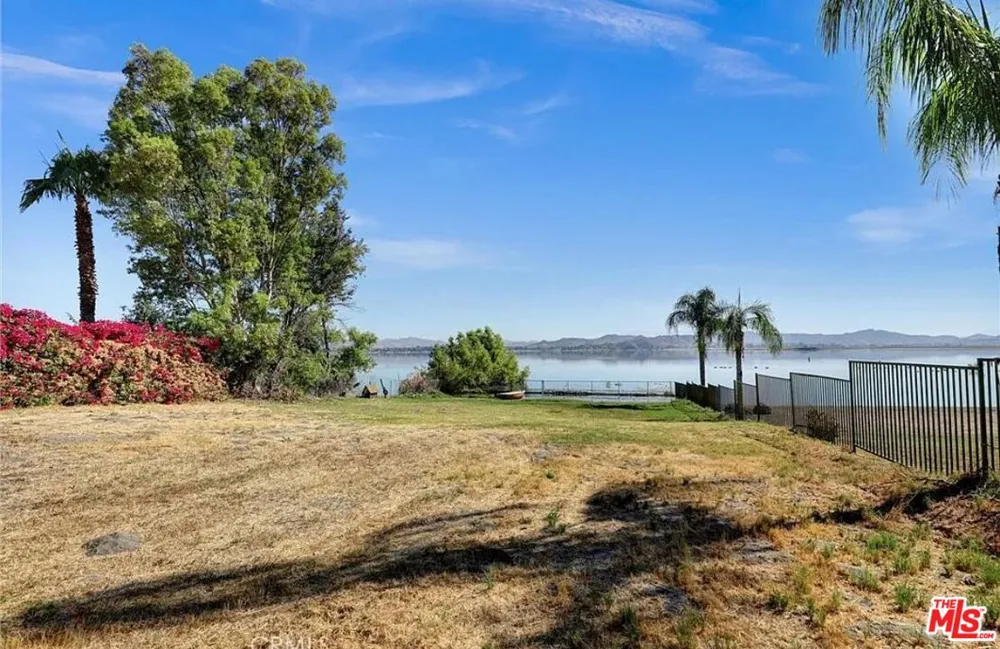 17320 Grand Avenue Lake Elsinore, CA 92530