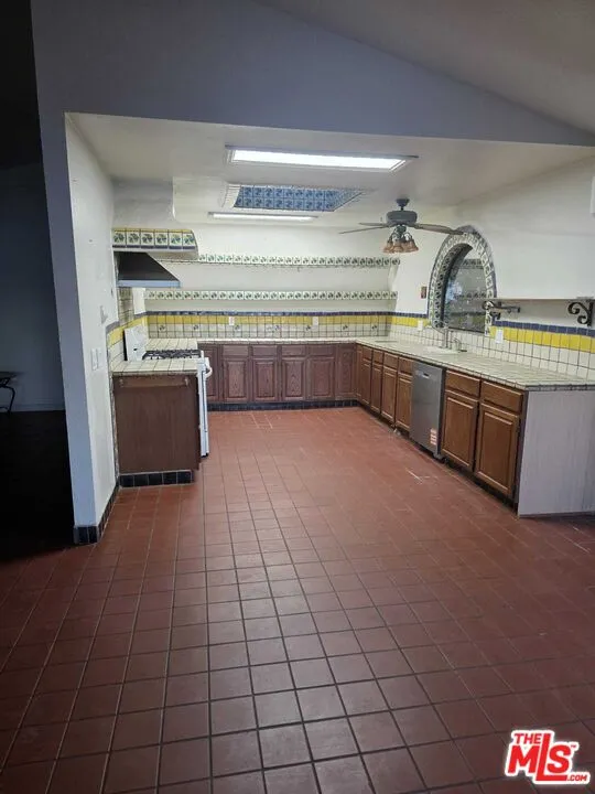 17320 Grand Avenue Lake Elsinore, CA 92530