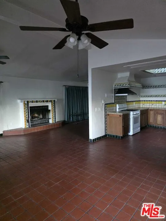 17320 Grand Avenue Lake Elsinore, CA 92530