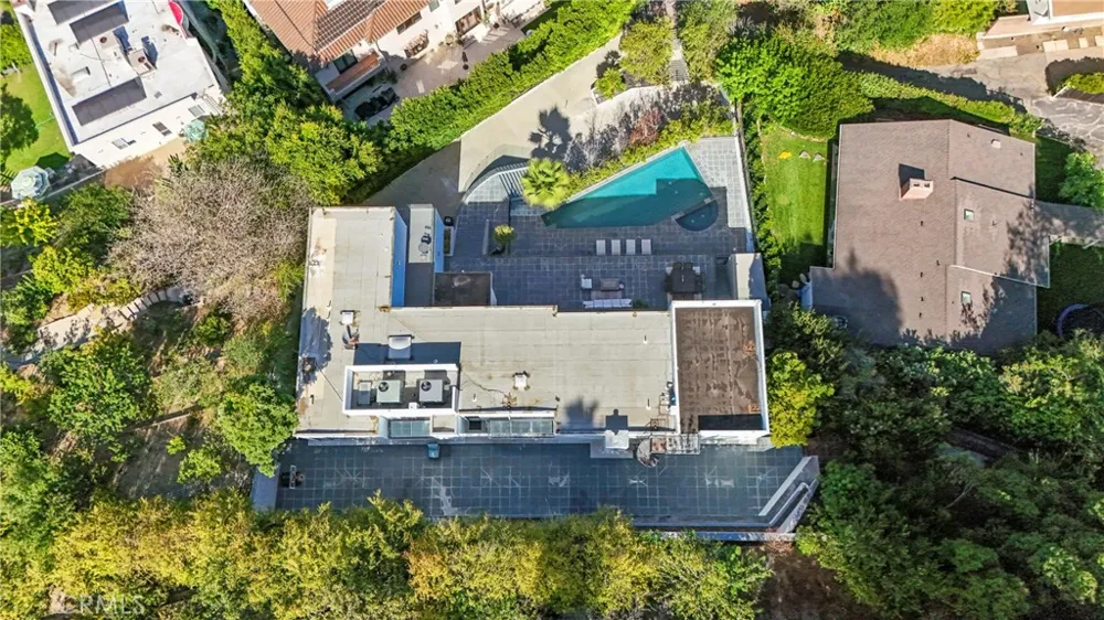 12148 Travis Los Angeles, CA 90049