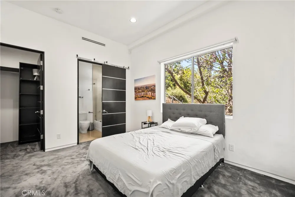 12148 Travis Los Angeles, CA 90049