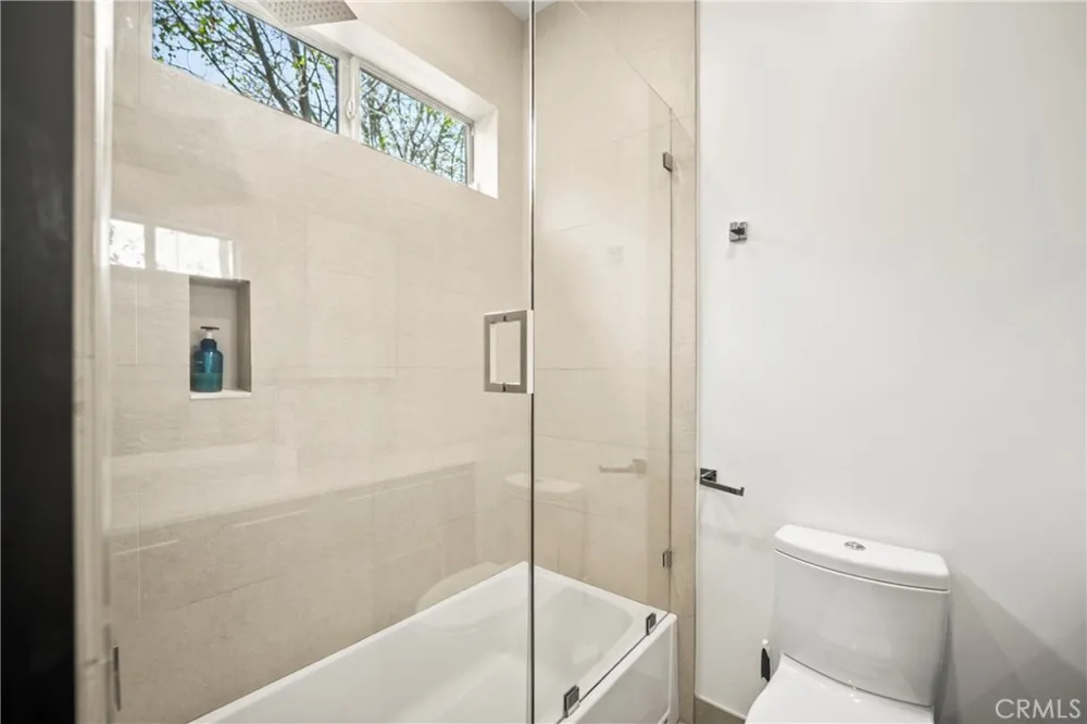 12148 Travis Los Angeles, CA 90049