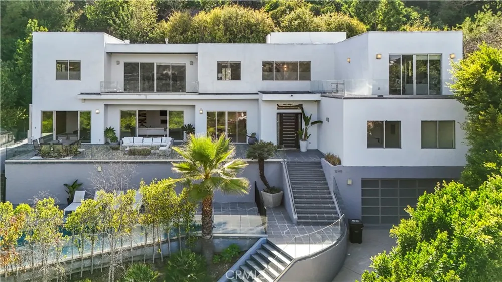 12148 Travis Los Angeles, CA 90049