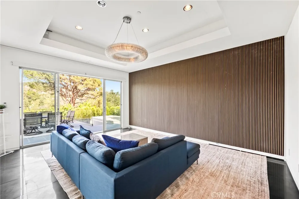 12148 Travis Los Angeles, CA 90049