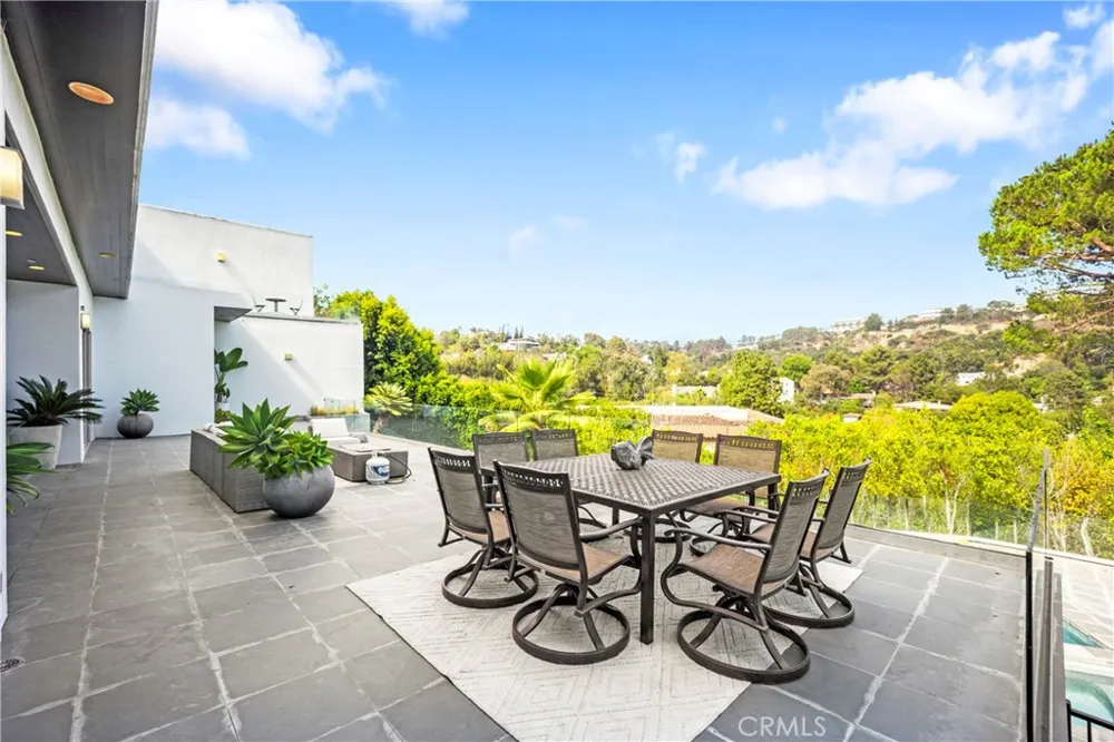 12148 Travis Los Angeles, CA 90049