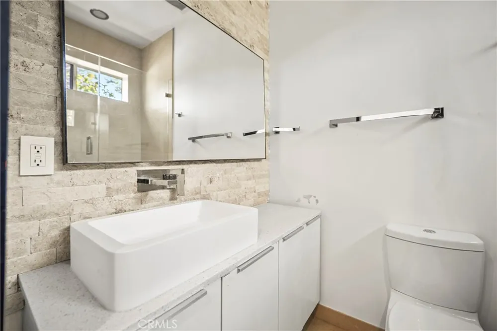 12148 Travis Los Angeles, CA 90049