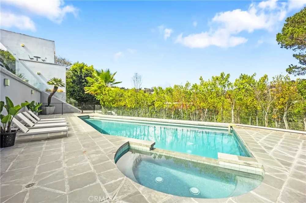 12148 Travis Los Angeles, CA 90049