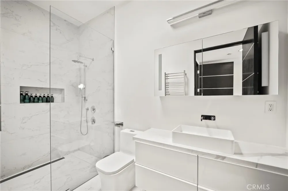 12148 Travis Los Angeles, CA 90049