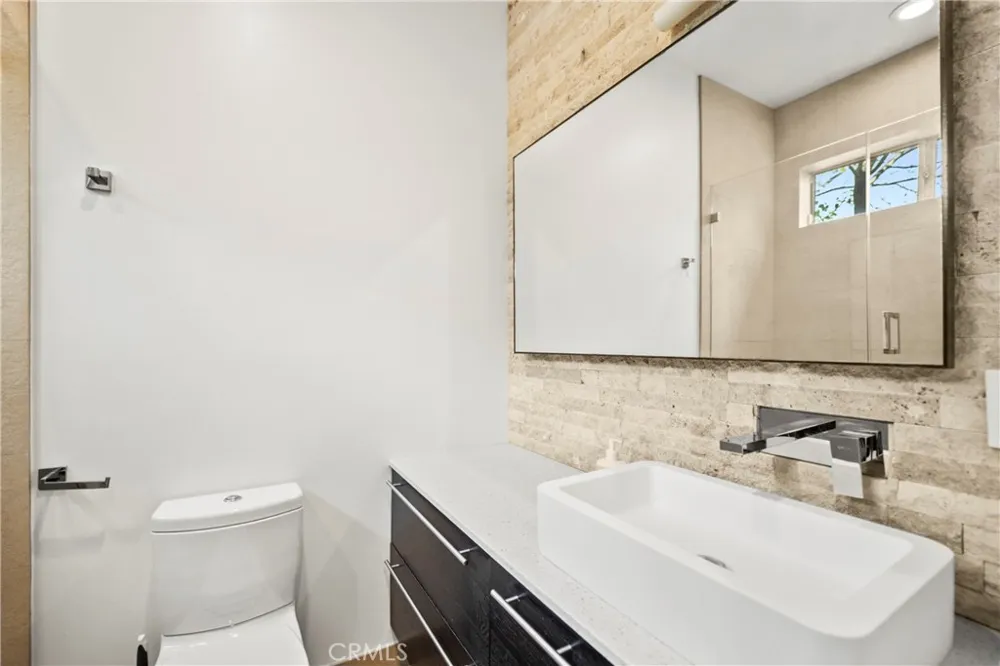 12148 Travis Los Angeles, CA 90049