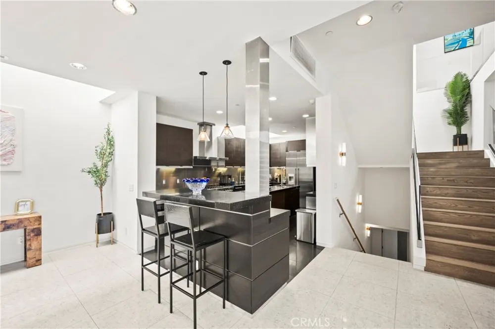 12148 Travis Los Angeles, CA 90049