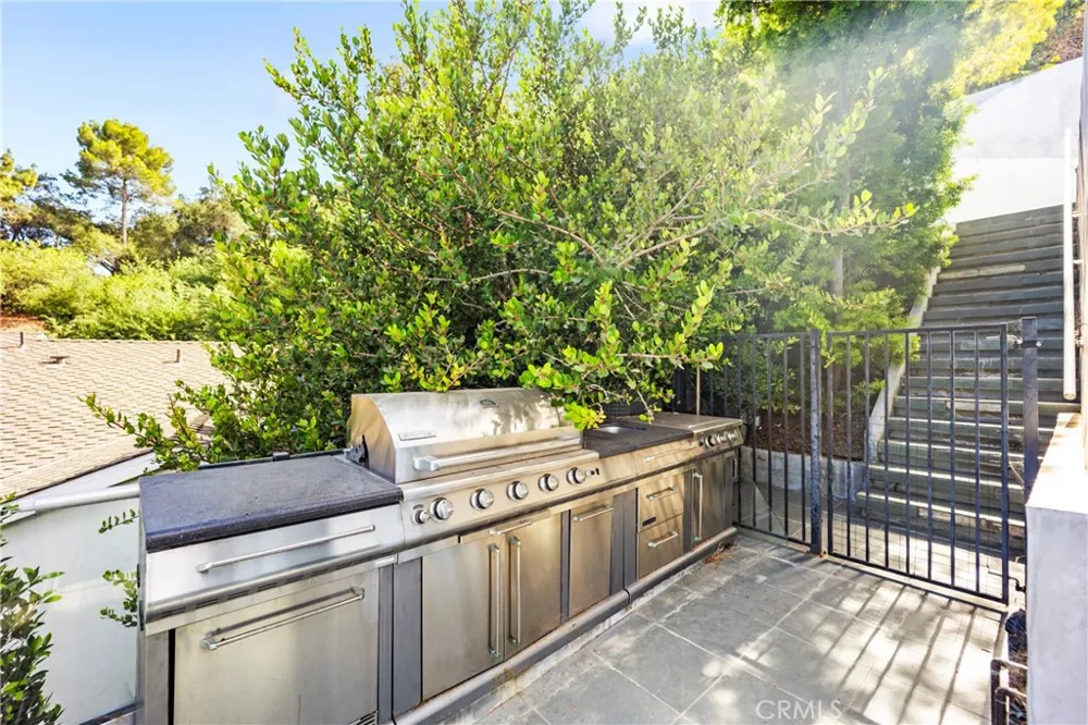 12148 Travis Los Angeles, CA 90049