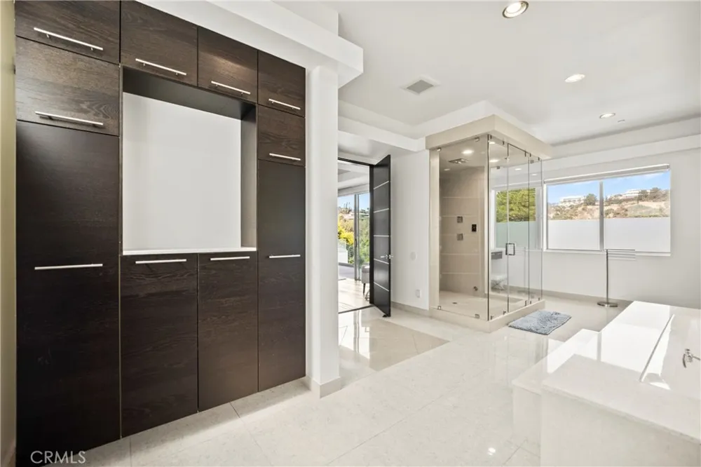 12148 Travis Los Angeles, CA 90049