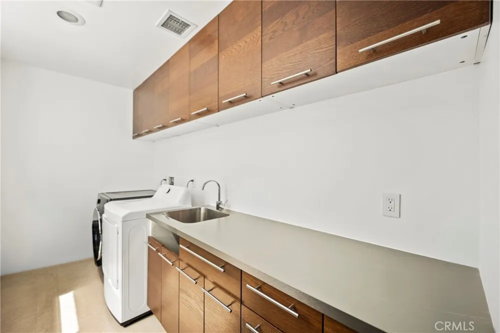 12148 Travis Los Angeles, CA 90049