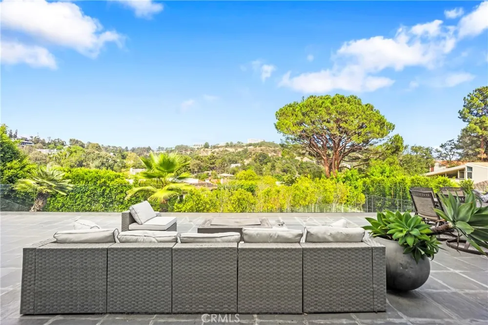 12148 Travis Los Angeles, CA 90049