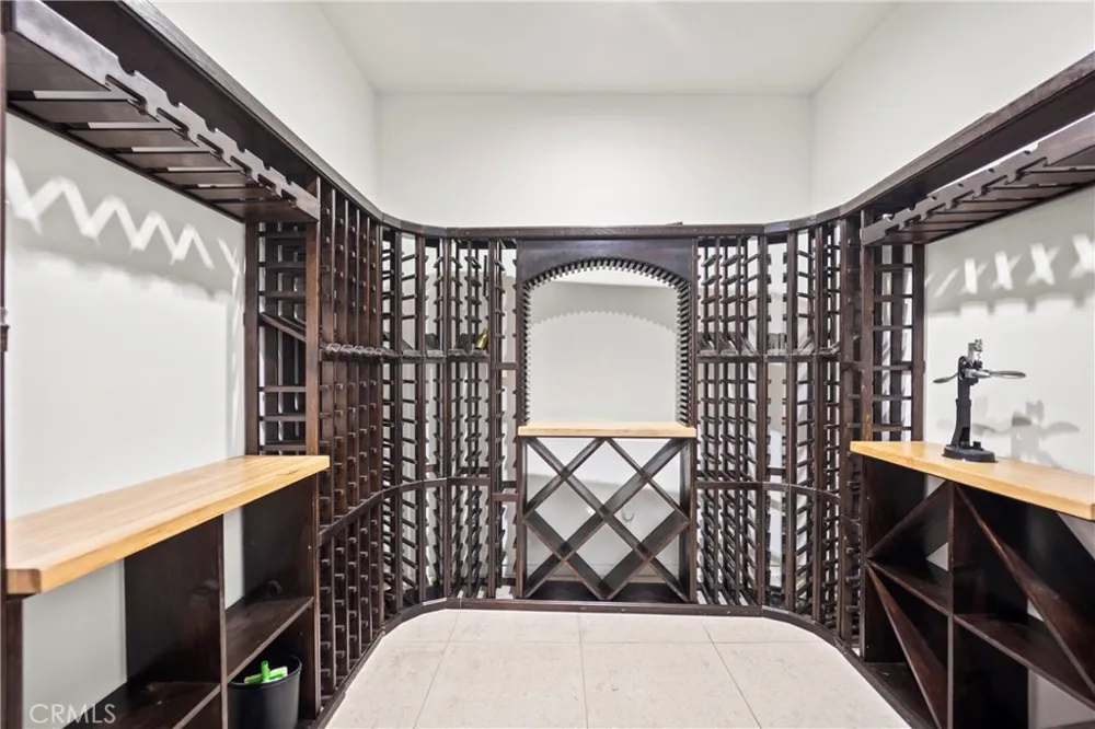 12148 Travis Los Angeles, CA 90049