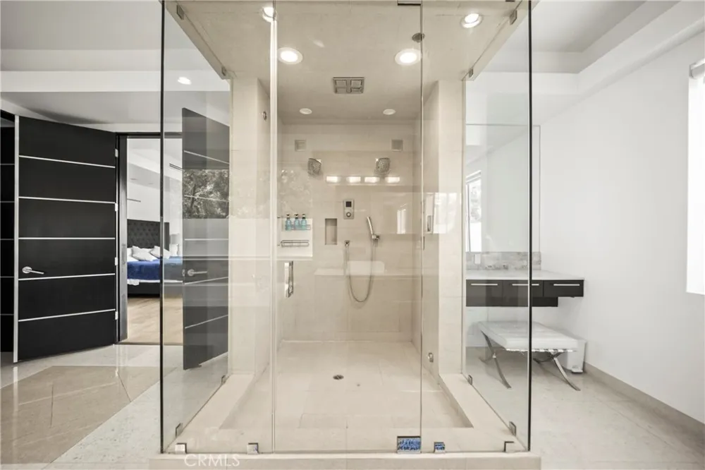 12148 Travis Los Angeles, CA 90049