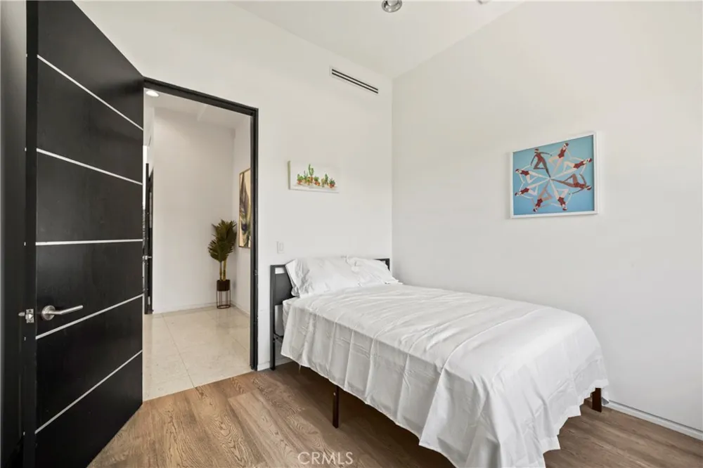 12148 Travis Los Angeles, CA 90049
