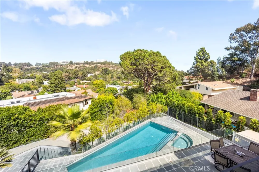 12148 Travis Los Angeles, CA 90049