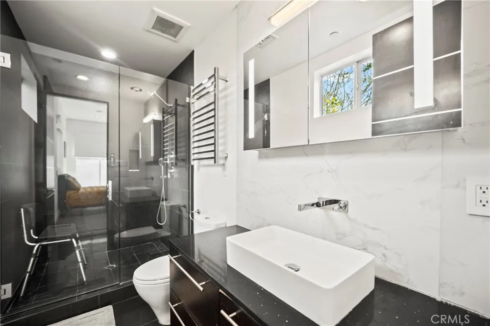 12148 Travis Los Angeles, CA 90049