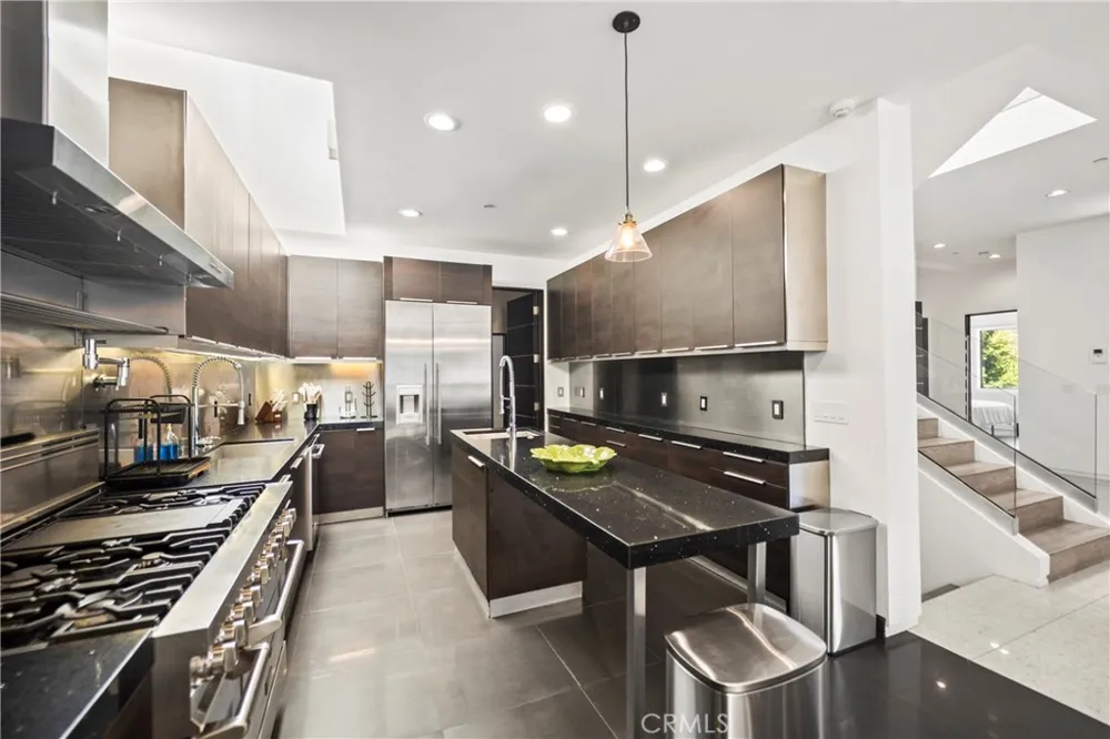 12148 Travis Los Angeles, CA 90049