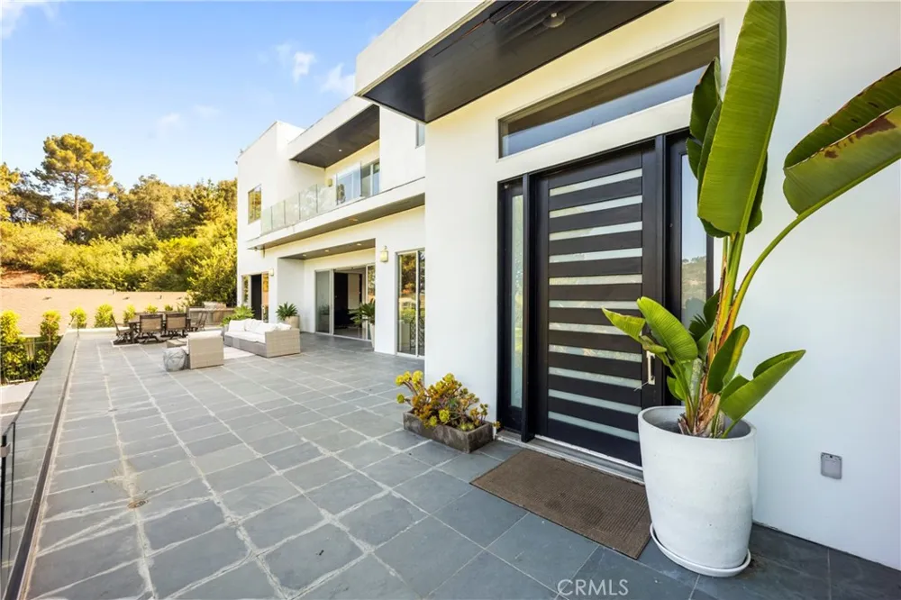 12148 Travis Los Angeles, CA 90049