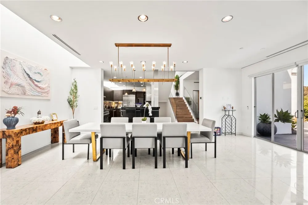 12148 Travis Los Angeles, CA 90049