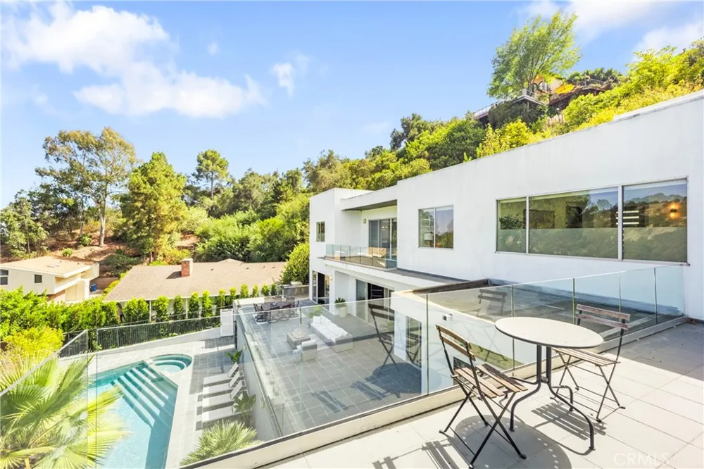 12148 Travis Los Angeles, CA 90049
