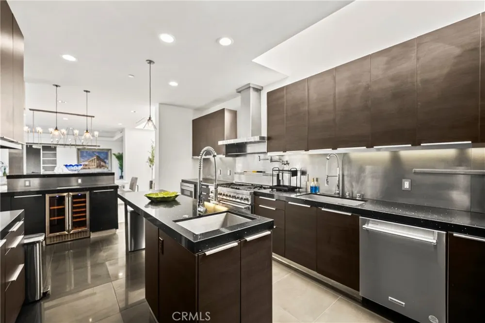 12148 Travis Los Angeles, CA 90049