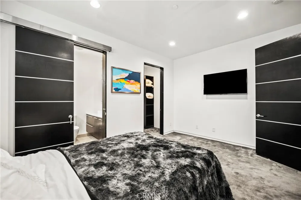 12148 Travis Los Angeles, CA 90049