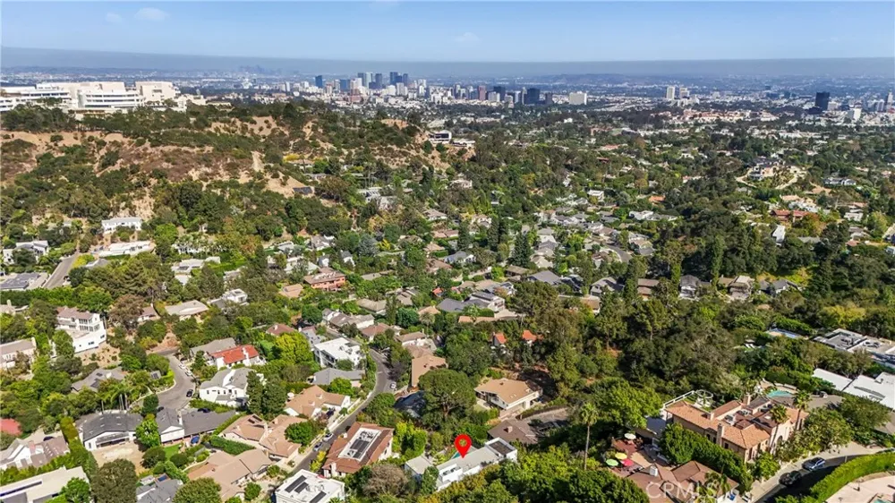 12148 Travis Los Angeles, CA 90049