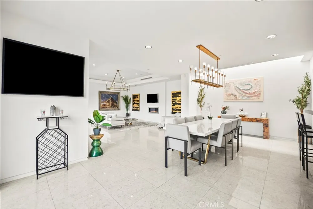 12148 Travis Los Angeles, CA 90049