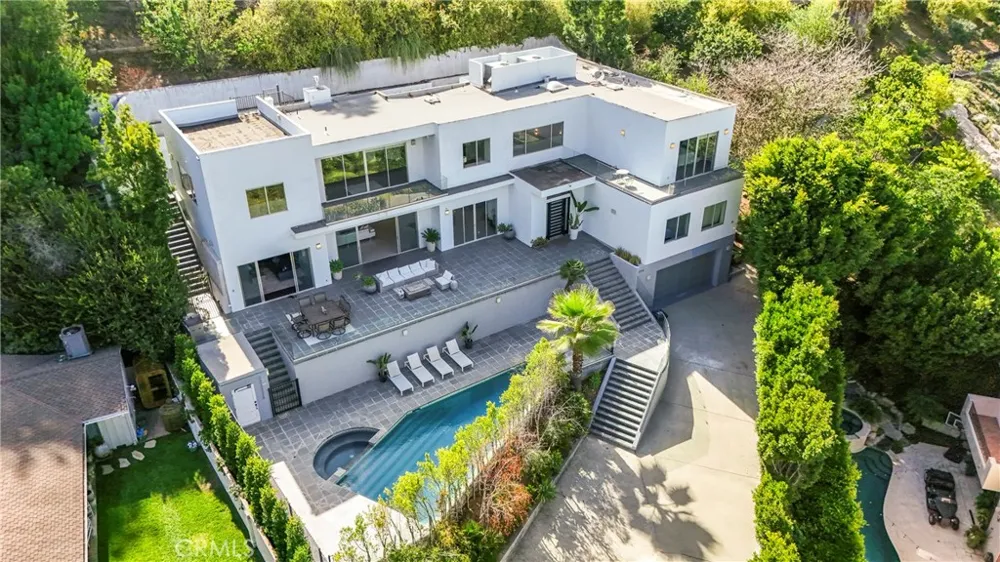 12148 Travis Los Angeles, CA 90049
