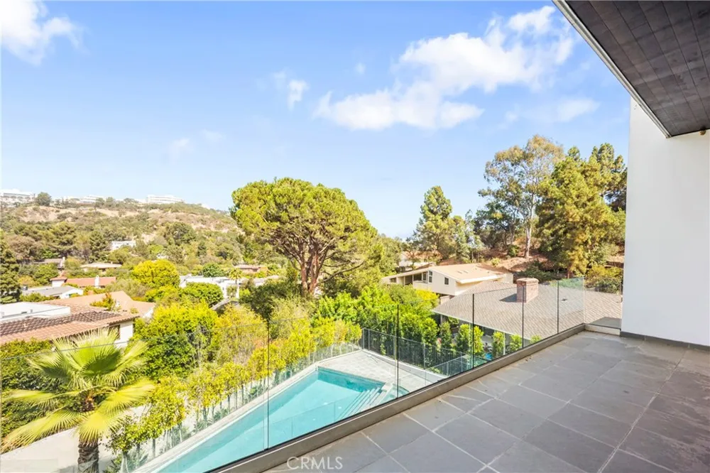 12148 Travis Los Angeles, CA 90049