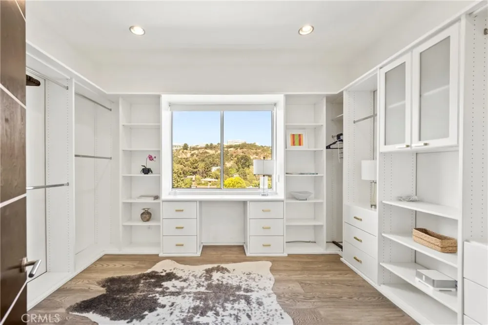 12148 Travis Los Angeles, CA 90049