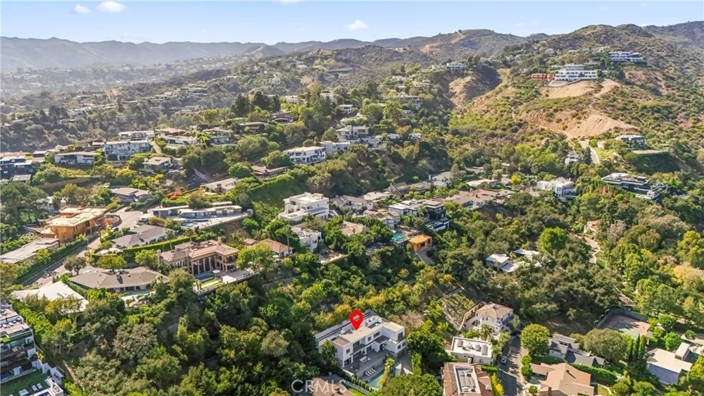 12148 Travis Los Angeles, CA 90049