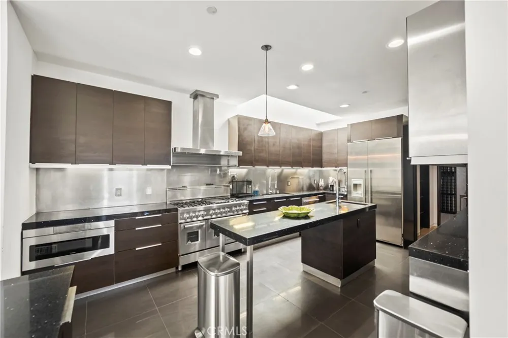 12148 Travis Los Angeles, CA 90049