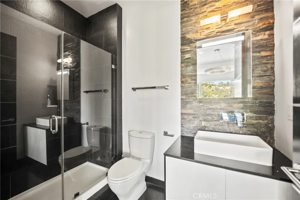 12148 Travis Los Angeles, CA 90049