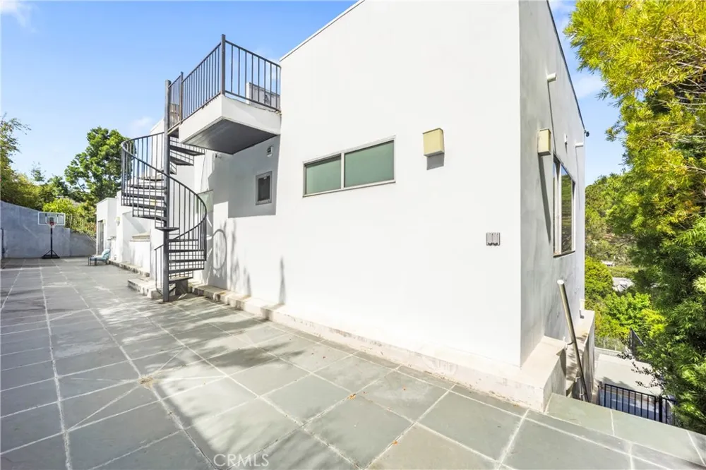 12148 Travis Los Angeles, CA 90049