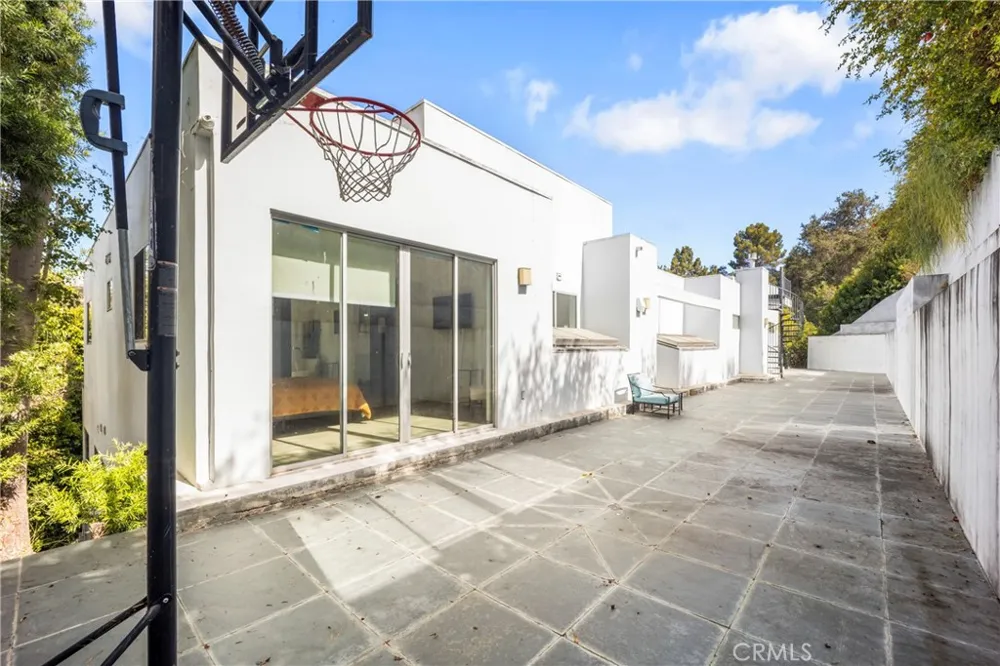 12148 Travis Los Angeles, CA 90049