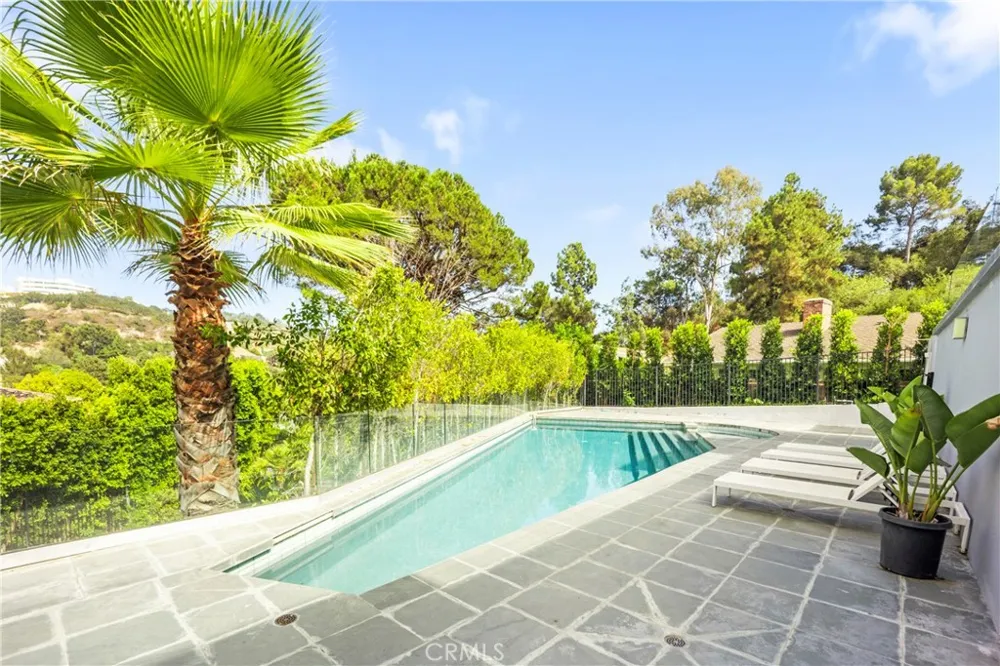 12148 Travis Los Angeles, CA 90049